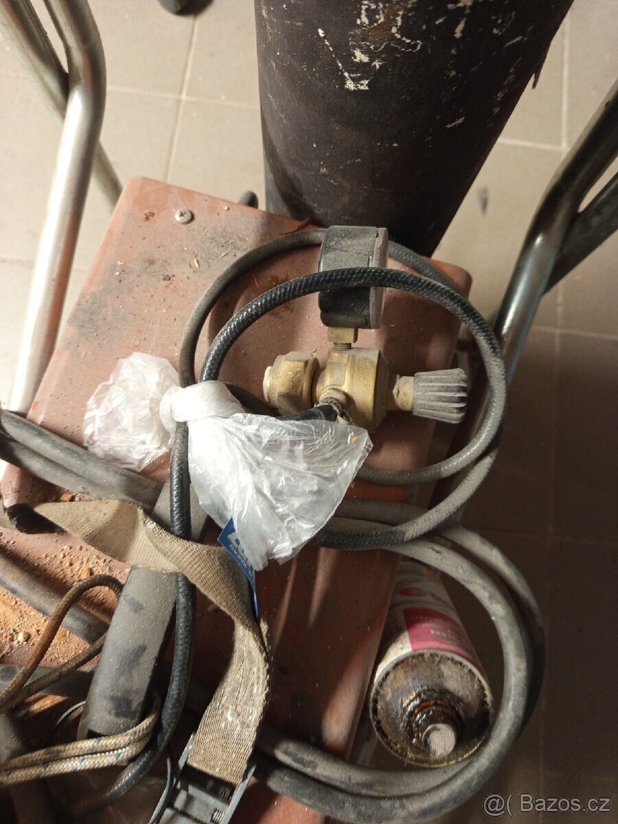 Svářečka CO2 stará poctivá klasika 220V - 2