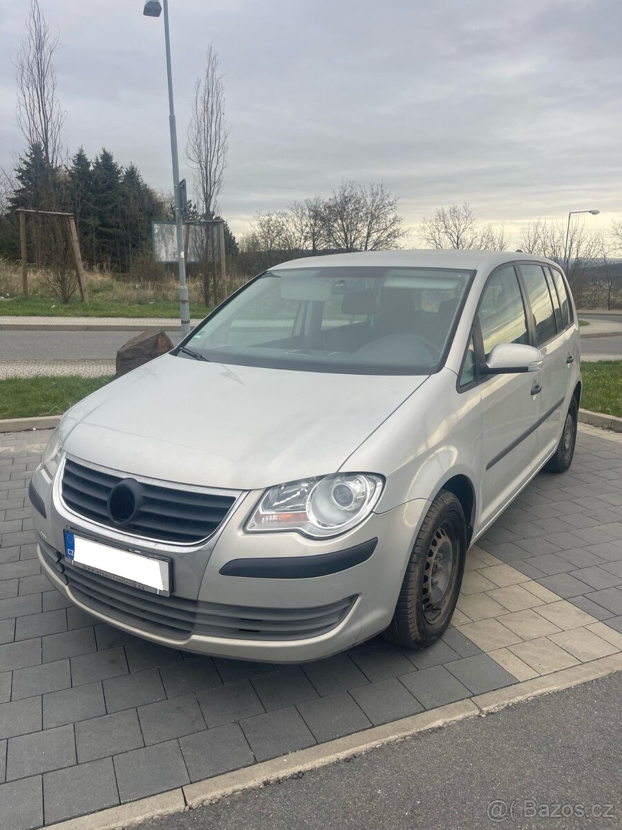 Volkswagen Touran 2.0D EcoFul, na splátky bez registru - 2
