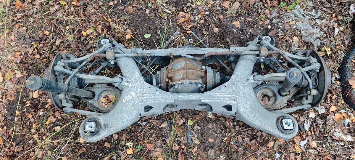 Zadní náprava Mercedes E320 - 2