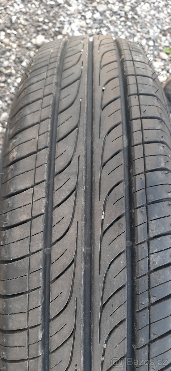 Pneu 185/80R15 - 2