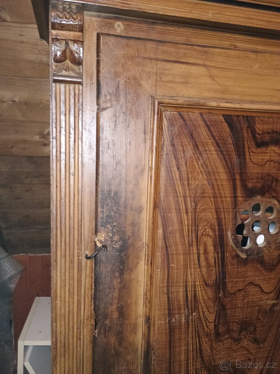 Dřevěná kuchyňská skříňka - 2