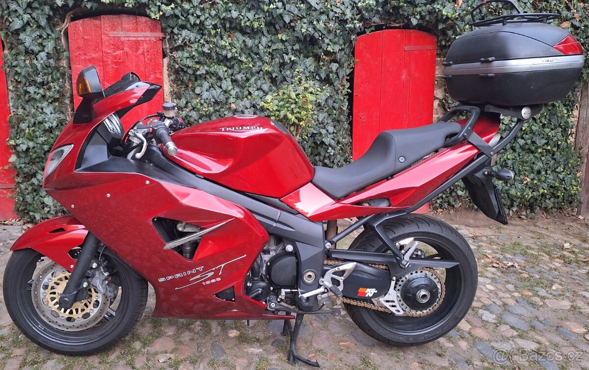 Triumph Sprint ST 1050 - 2