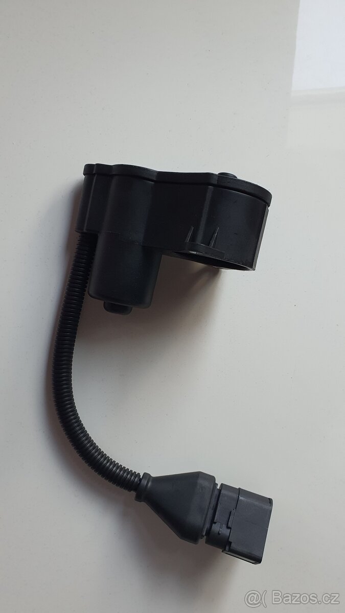 Motorek rucni brzdy Audi A8 D3 - 2