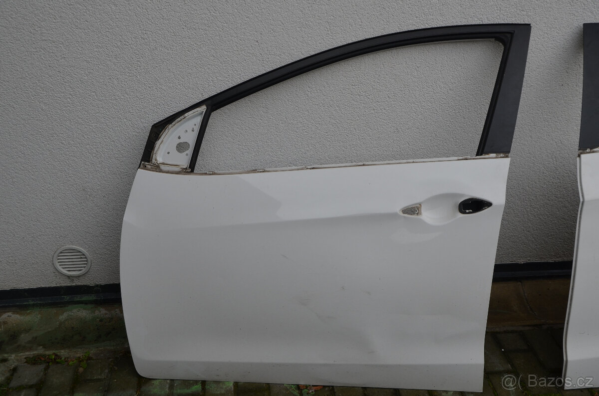 Prodám bílé dveře na Hyundai i30 - 2