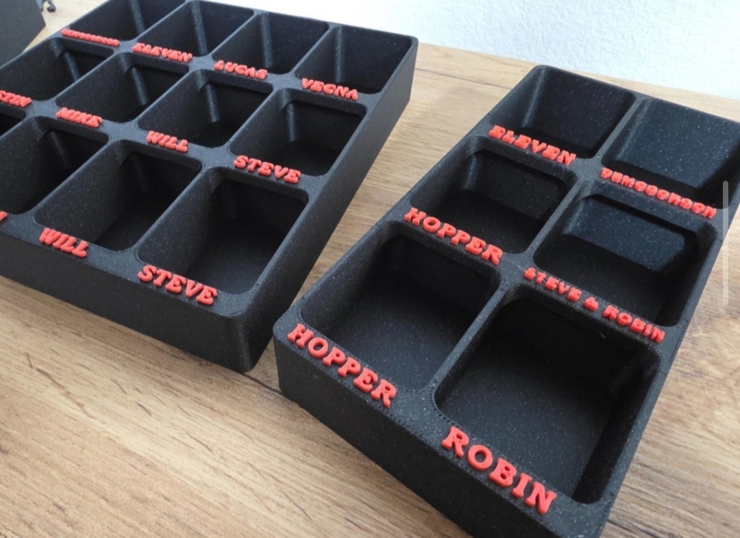 Kinder Joy x Stranger Things stojan na figurky - 2