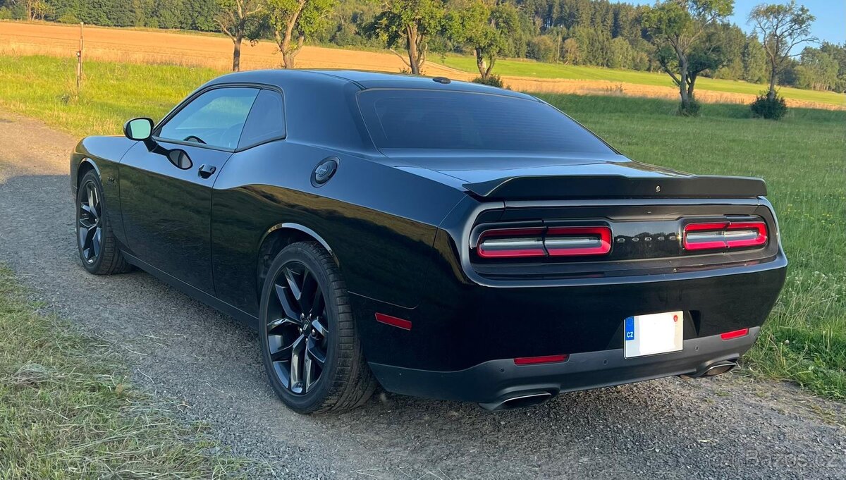 Dodge Challenger - 2