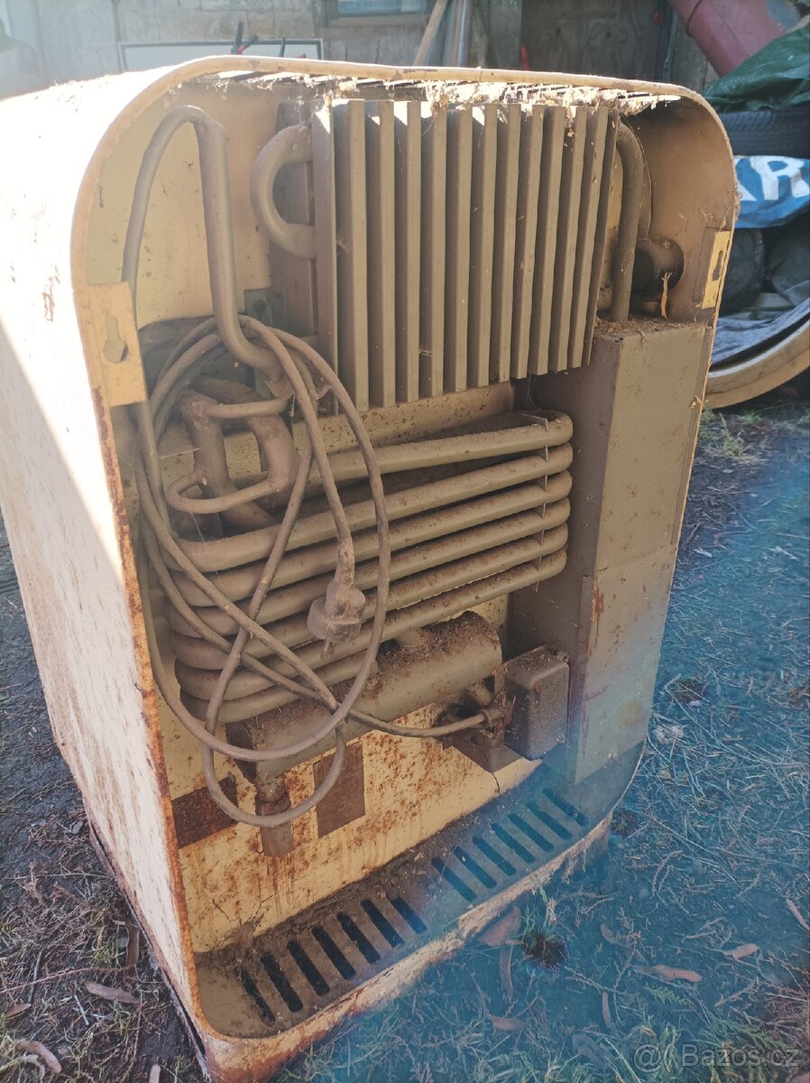 Stará chladnička, lednička - 2