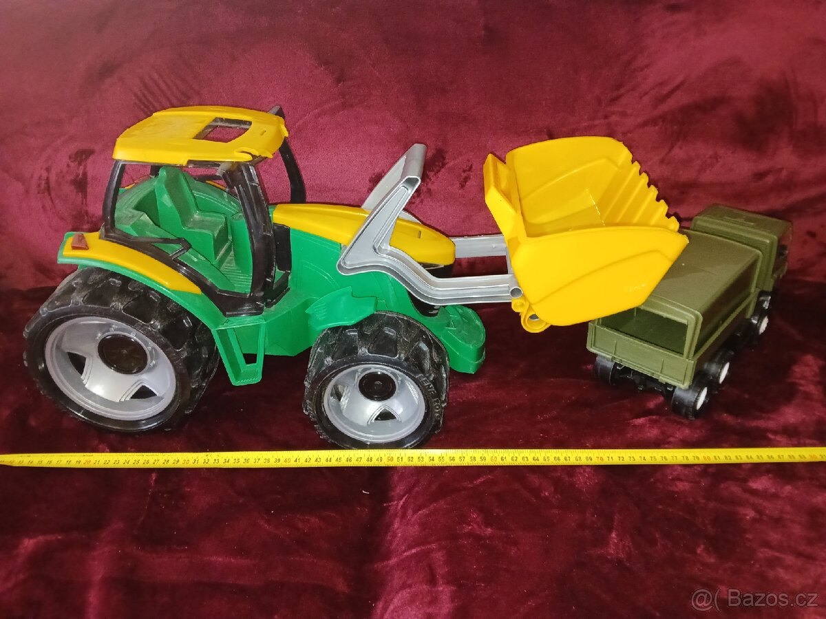 Traktor se lžící + Tatra T148 - 2
