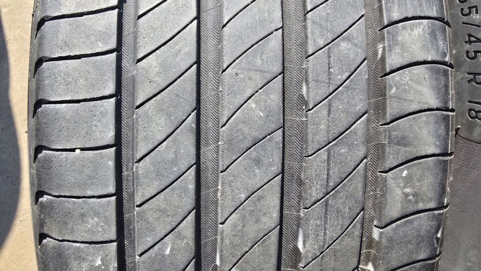 Letní pneu 235/45/18 Michelin - 2