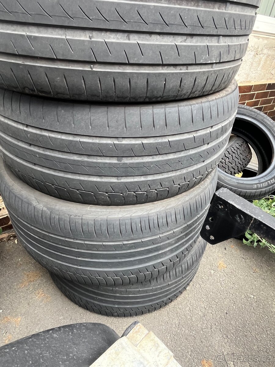 Pneu Continental 285 /45 R 22 - 2