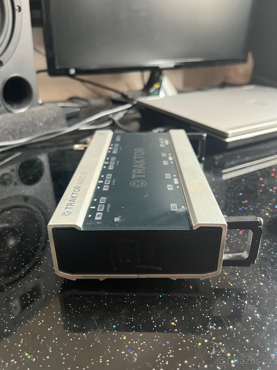 Prodám Native Instruments Audio 10 + Kabeláž + Rack - 2