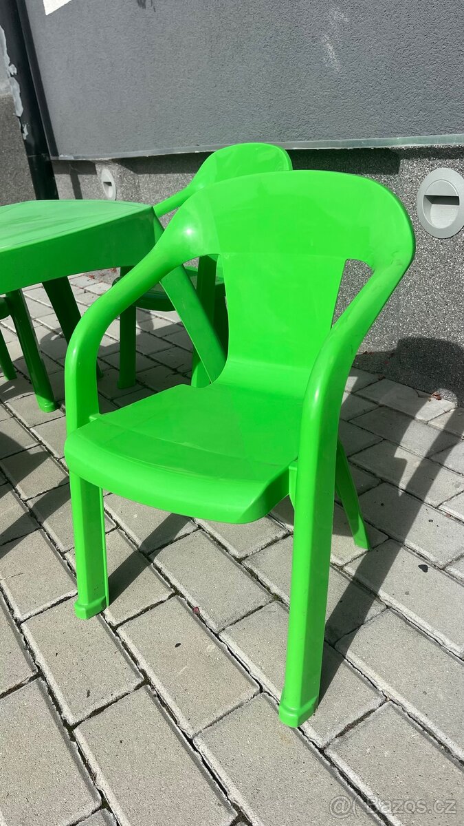 Dětský stůl a židličky - 2