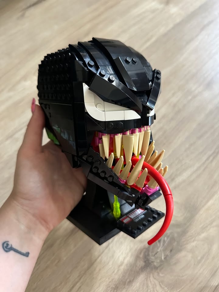 LEGO® Marvel Venom (76187) - 2