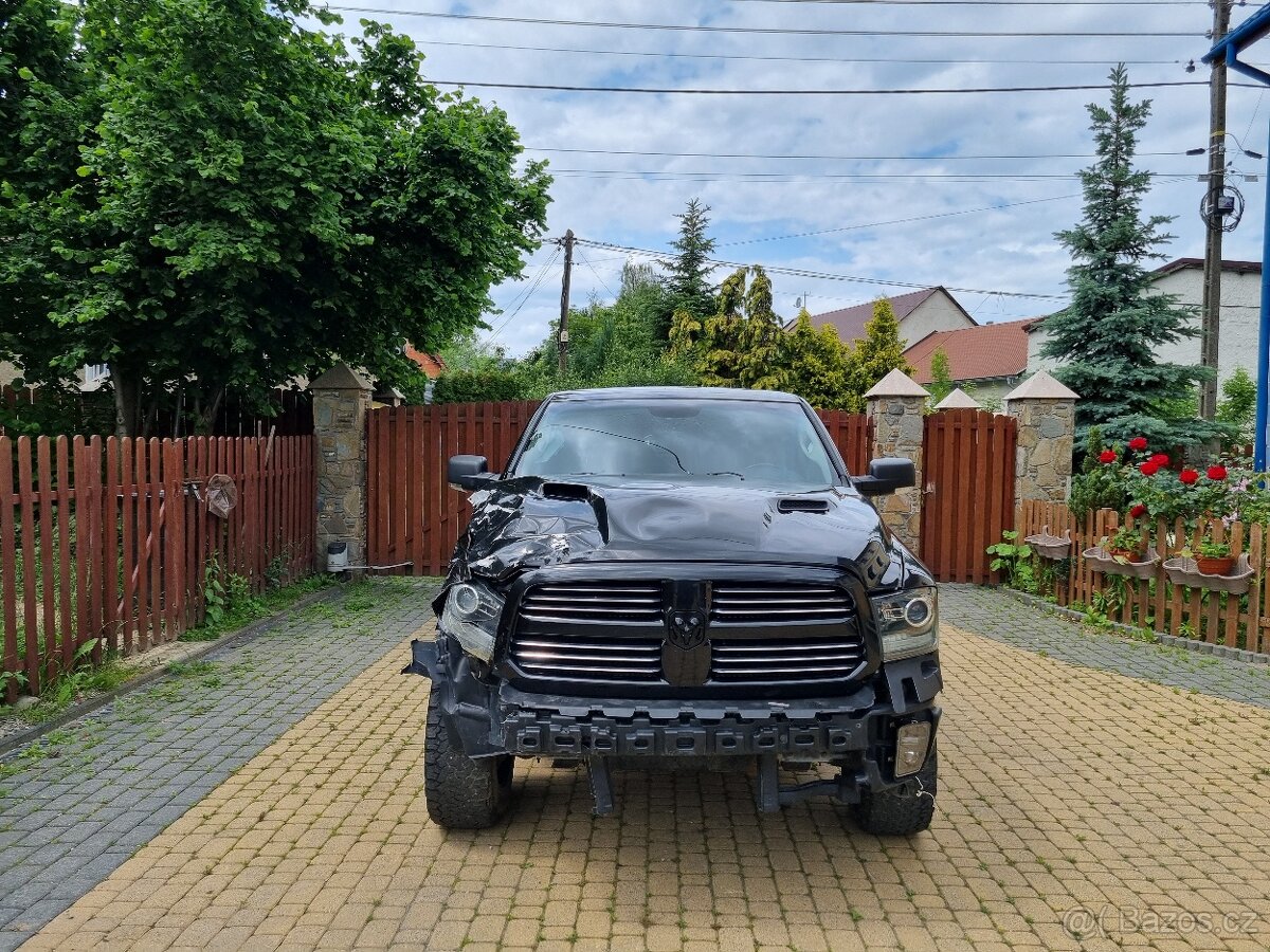 Dodge ram 1500 2015 5.7 4x4 sport
