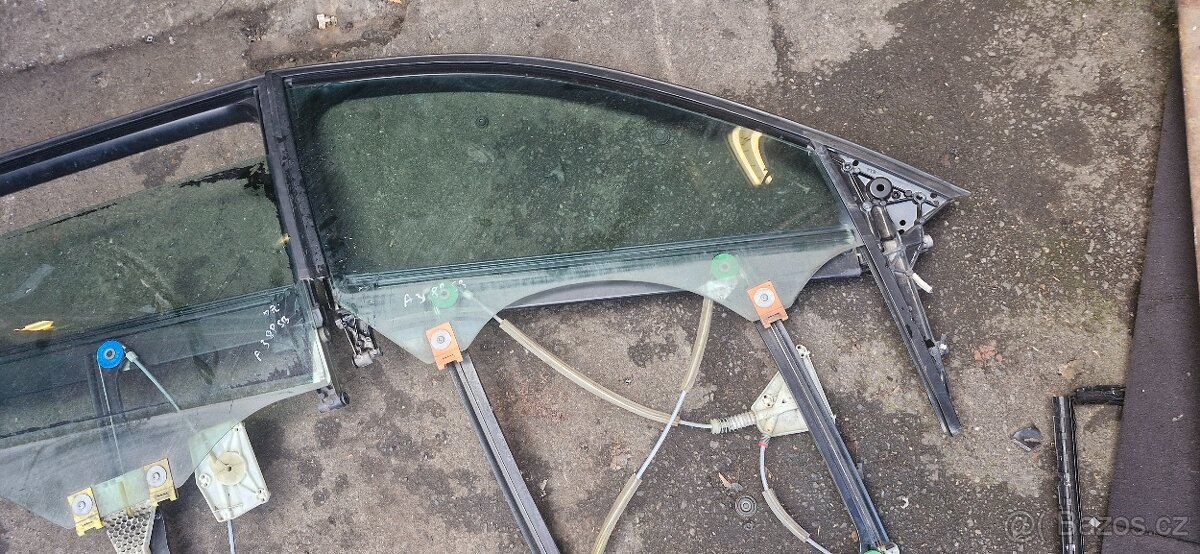 Prave predni prave zadni okno prava stahovacka audi a3 8P - 2