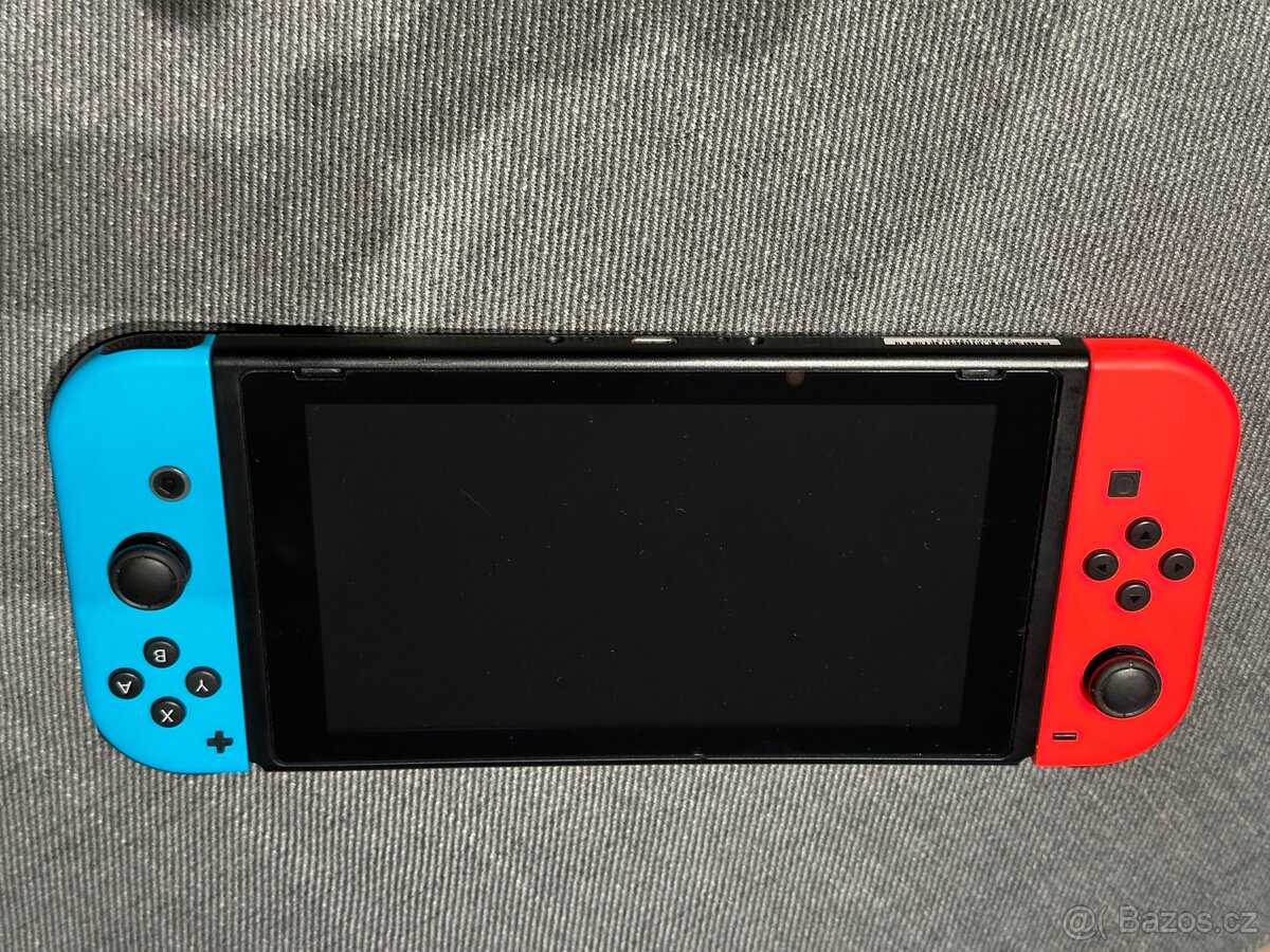 Nintendo Switch + 7 her + 2 ovladače JoyCon - 2