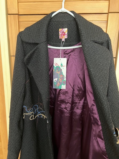 Dámský černý kabát s výšivkami, vel.L, NOVÝ - 2