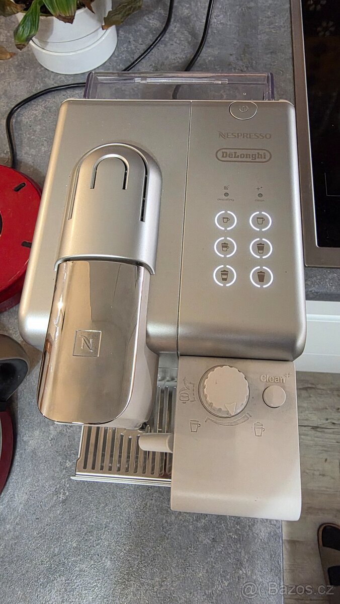 DeLonghi Nespresso Lattissima Touch - 2