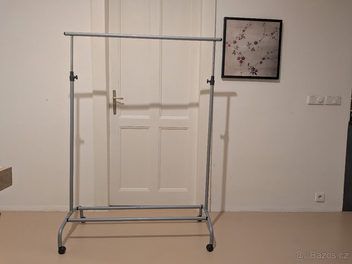 Stojan na oblečení Rigga IKEA - 2