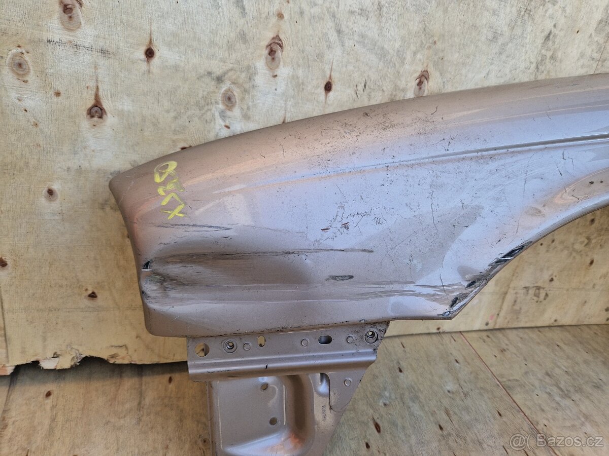 Prodám pravý+levý přední blatník Jaguar XJ 350 - 2