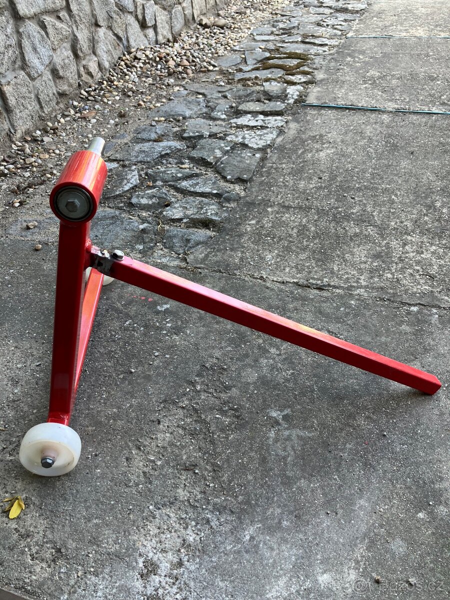 ZADNÍ STOJAN LETMO - 2