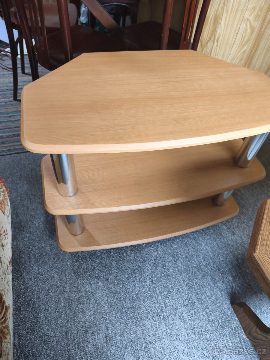 Stolek s policemi - 2