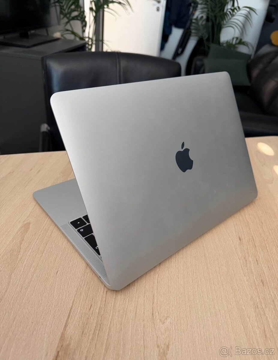 Macbook Air i5, 8Gb RAM, 128Gb SSD - 2