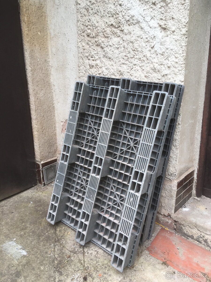 plastové palety hladké - 2