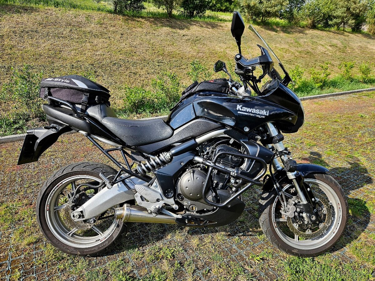 Zachovalý Kawasaki Versys KLE 650 s doplňky, STK 2027