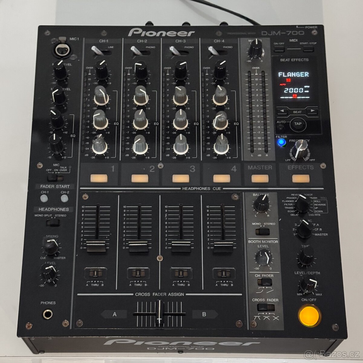 Pioneer DJM700 - 2