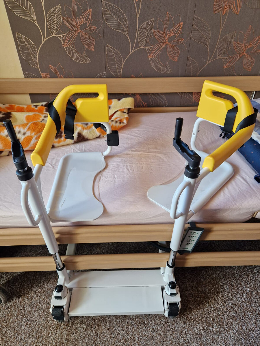 toaletní křeslo na kolečkách / invalidní vozík - 2