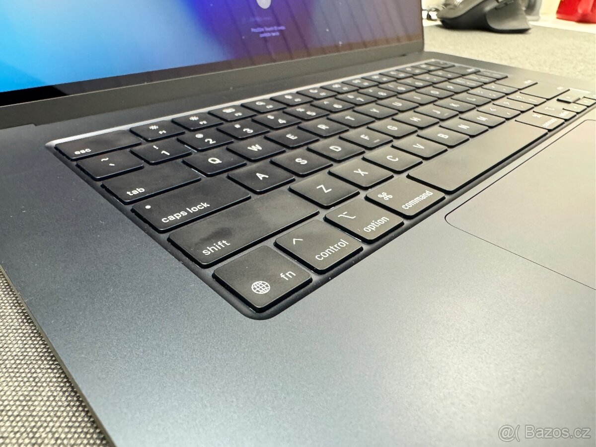 MacBook Air M4, 15" temně inkoustová, 10/10/256 GB/ 16GB - 2