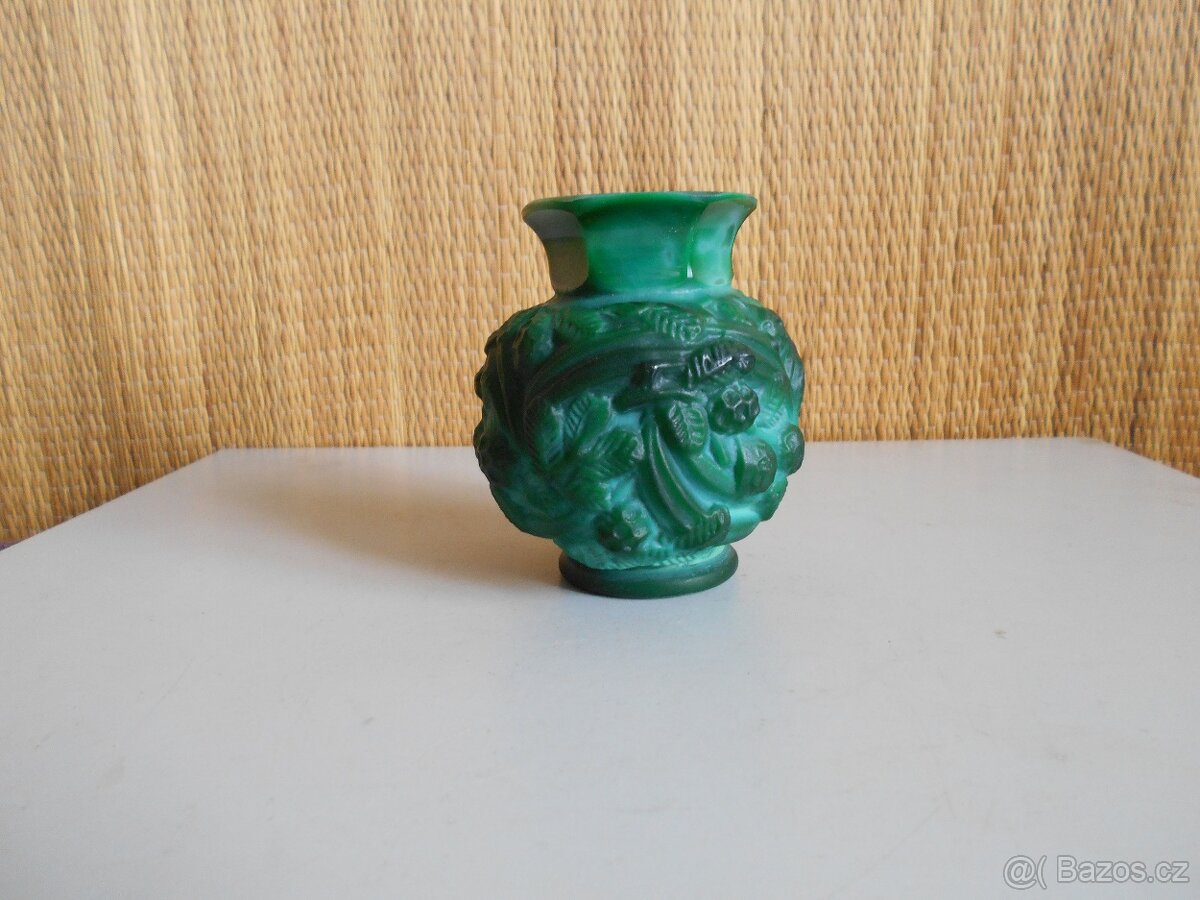 Stará, malachitová vázička - 2