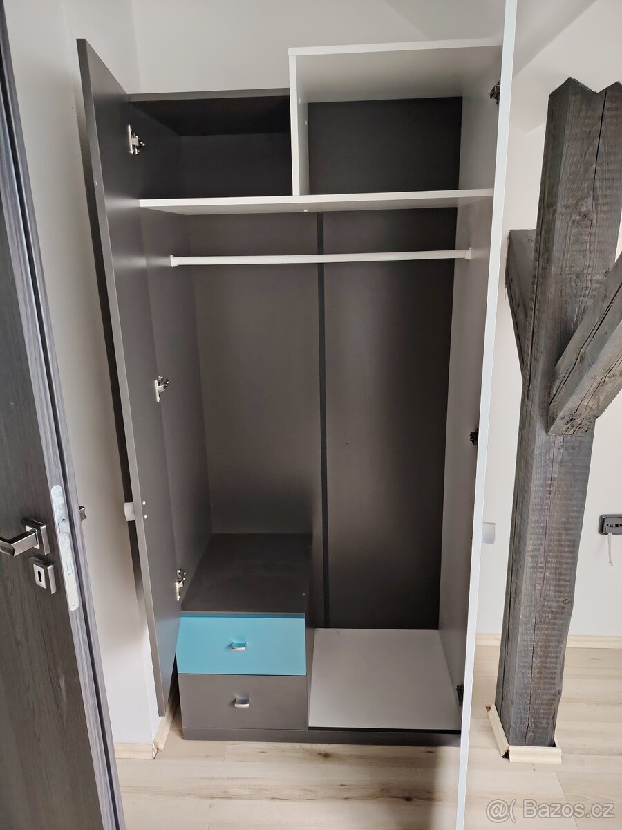 Šatní skříň - výborný stav - 2