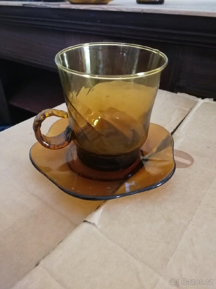 Hrnečky s podšalky a skleničky - 2