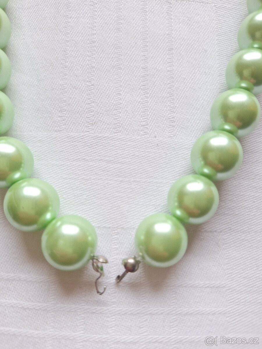 Světle zelený perlový náhrdelník - 2