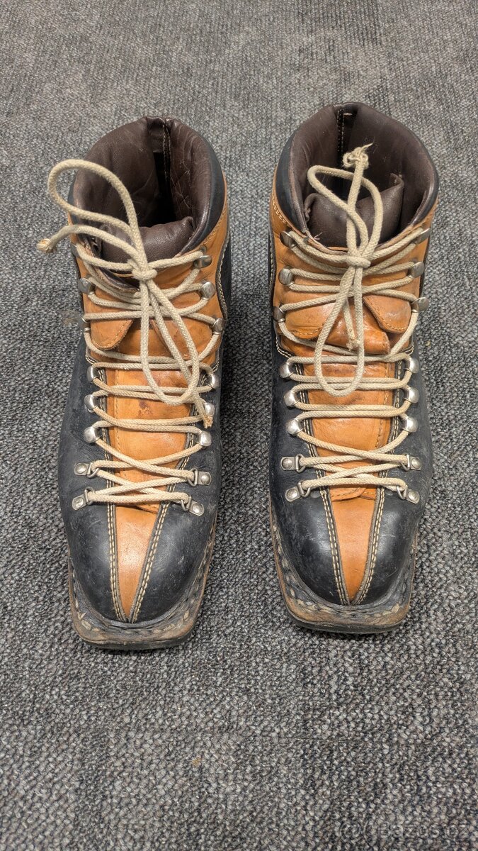 Staré boty na lyže - 2