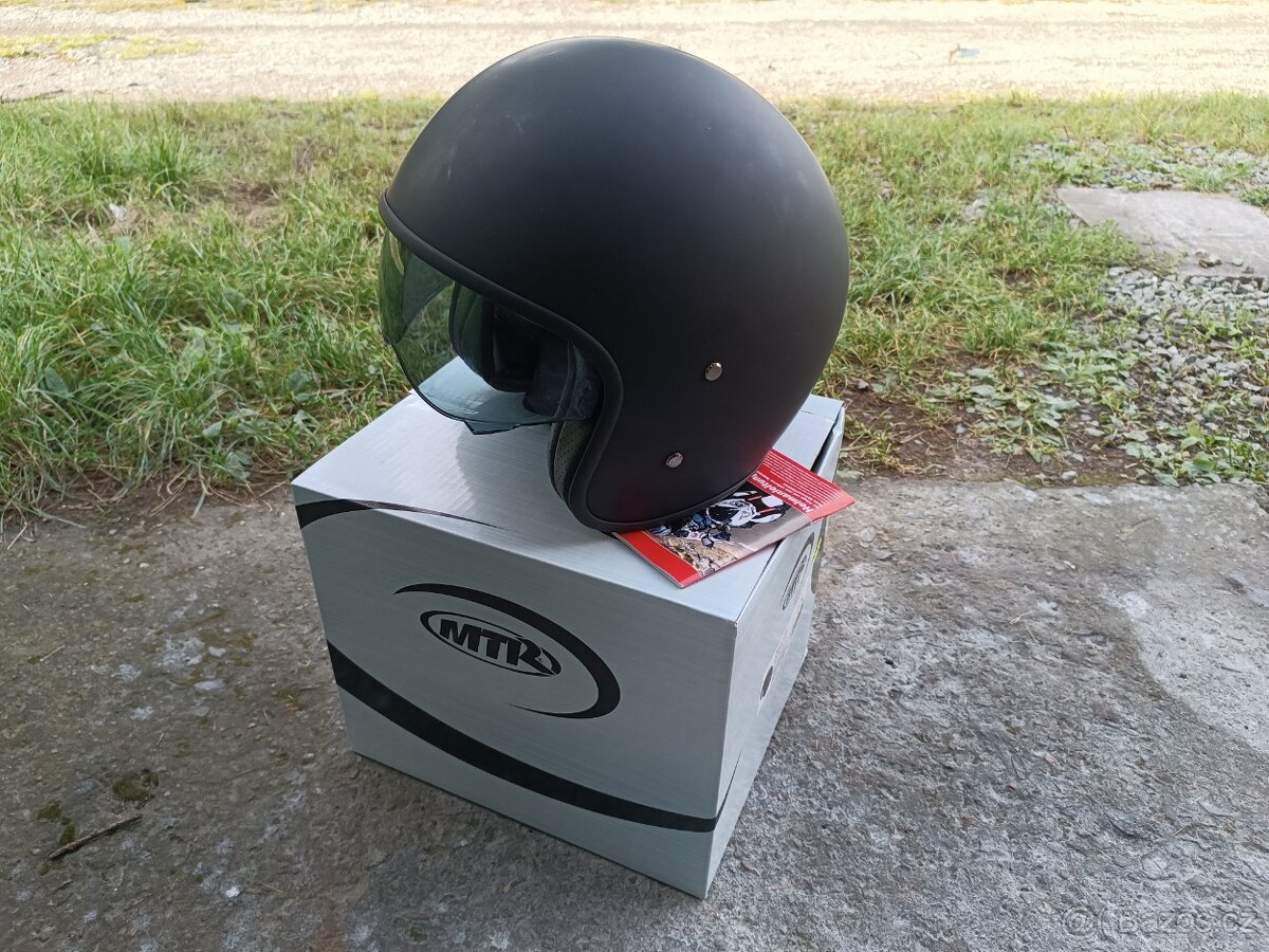 Helma na motorku. - 2