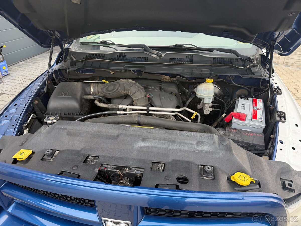 DODGE RAM 5.7 4x4 HEMI 2011 lehce bourany - 2