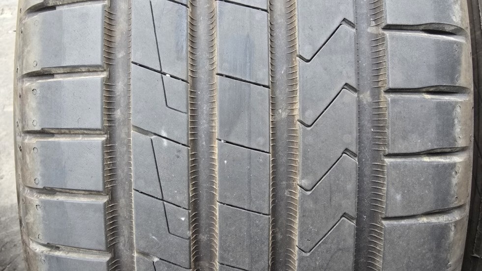 Letní pneu 215/65/17 Hankook - 2