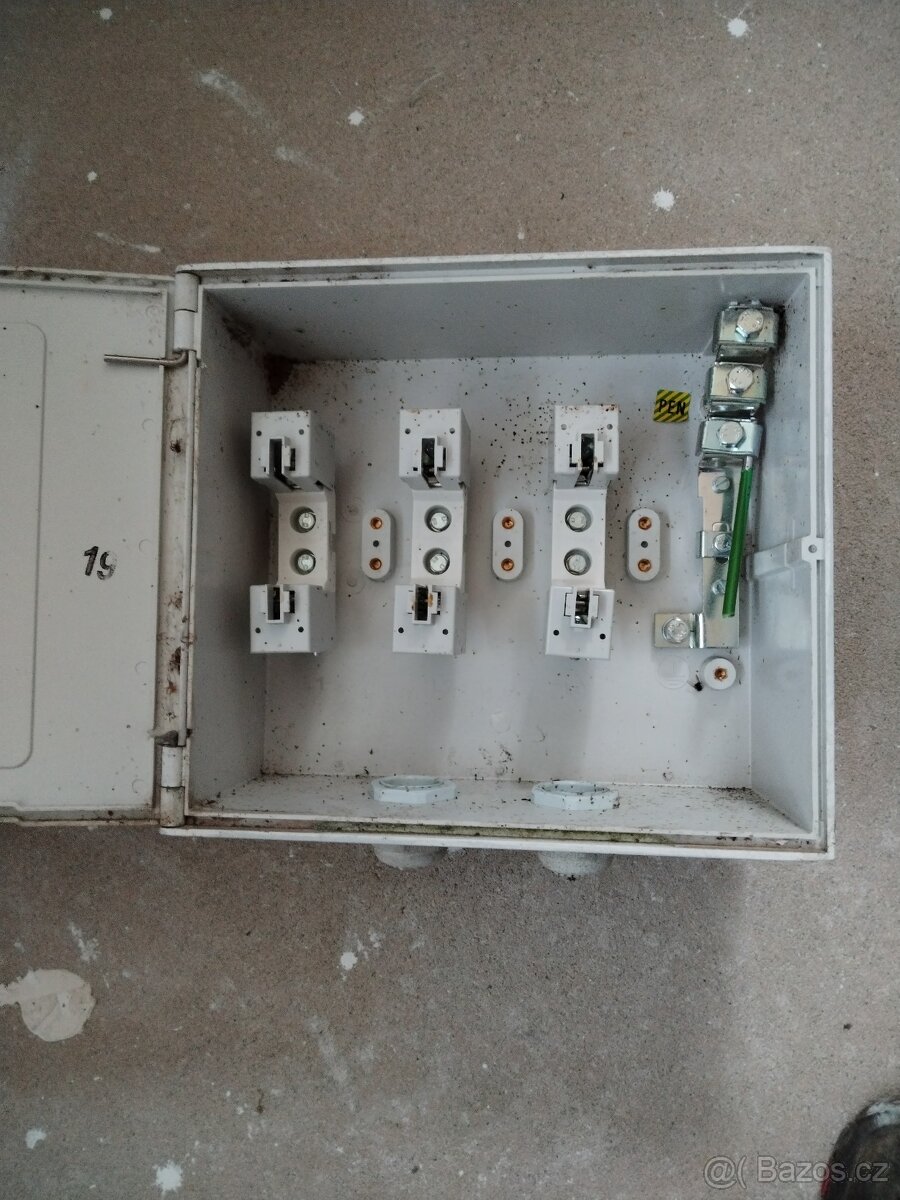 Přípojková pojistková skříň na sloup DCK SP100/NSP1P - 2