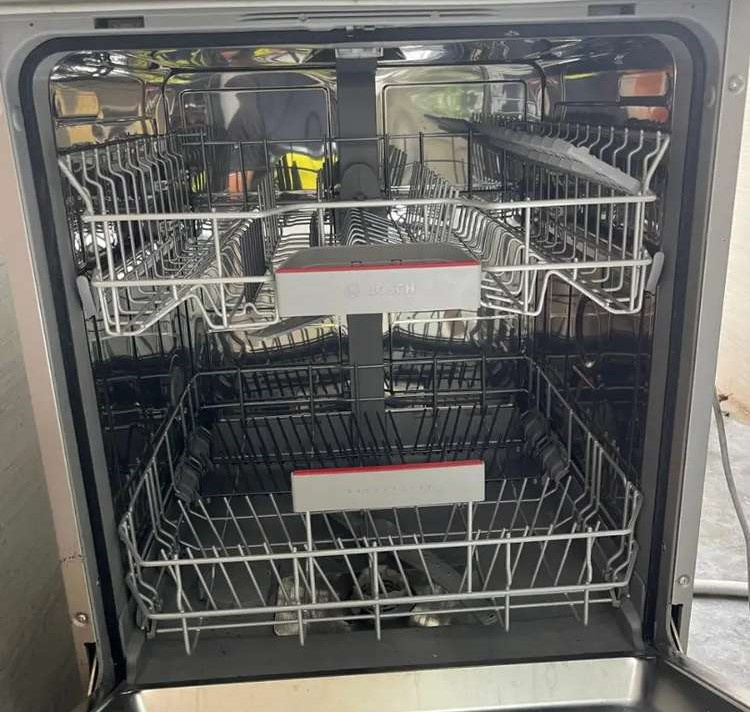 Myčka Bosch nerezová 60cm - 2