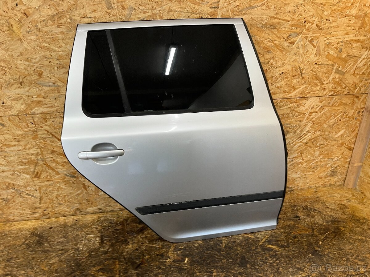 PRAVÉ ZADNÍ DVEŘE ŠKODA OCTAVIA 2 KOMBI LA7W - 2