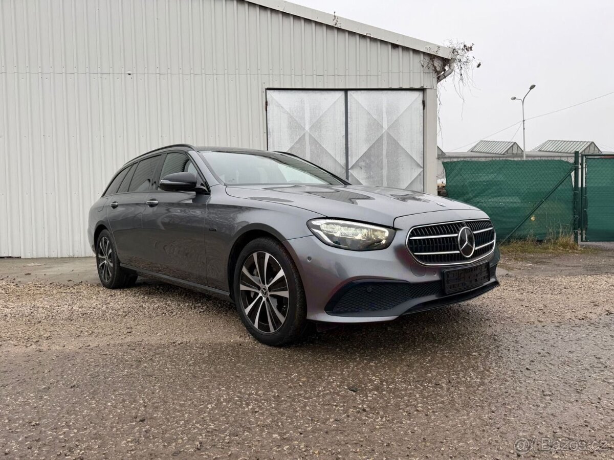 Mercedes Benz E300de T Saloon - 2