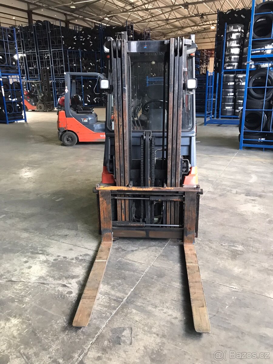 Vysokozdvižný vozík TOYOTA - 2