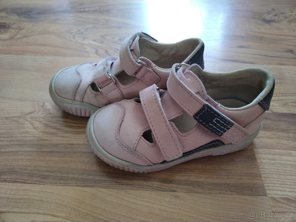 Uzavřené sandály 25 - 2