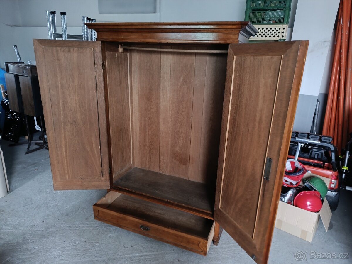 Starožitná skříň se zrcadlem - 2