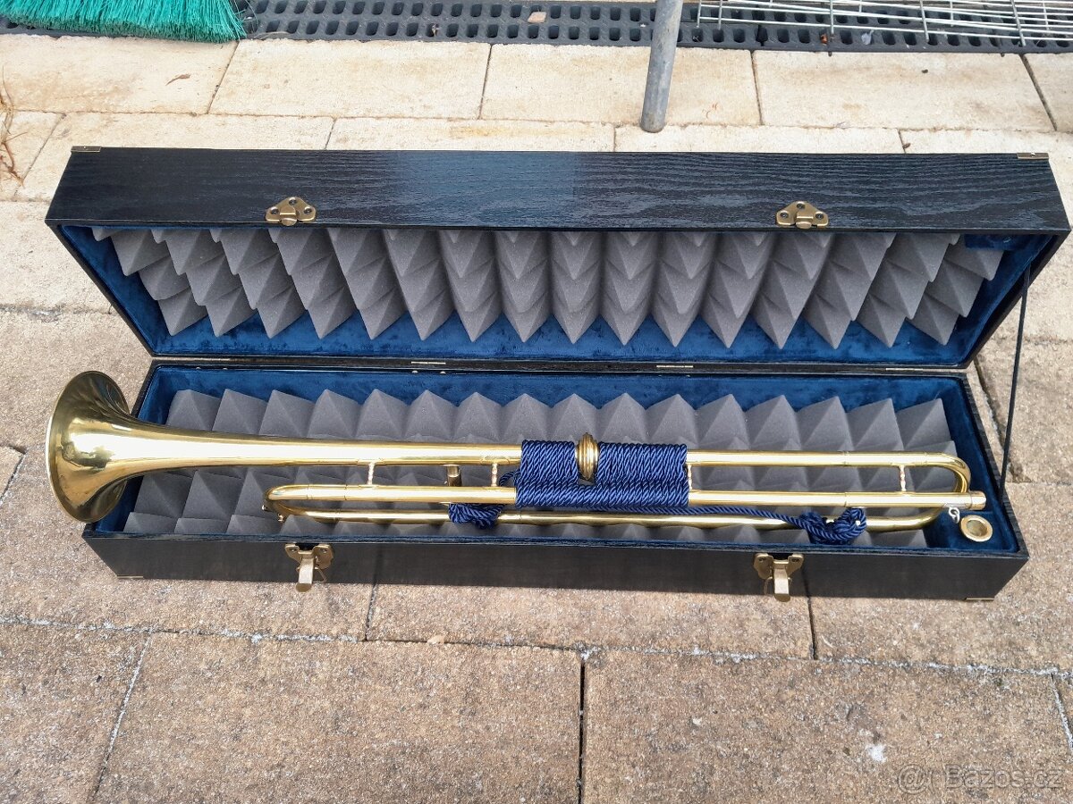 ES Fanfárka, trumpeta. - 2