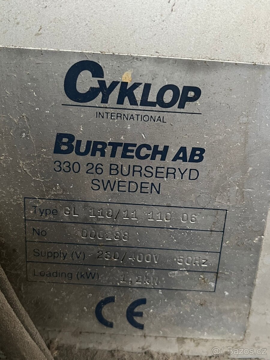 Ovinovací stroj na palety CYKLOP GL 110/11 - 2