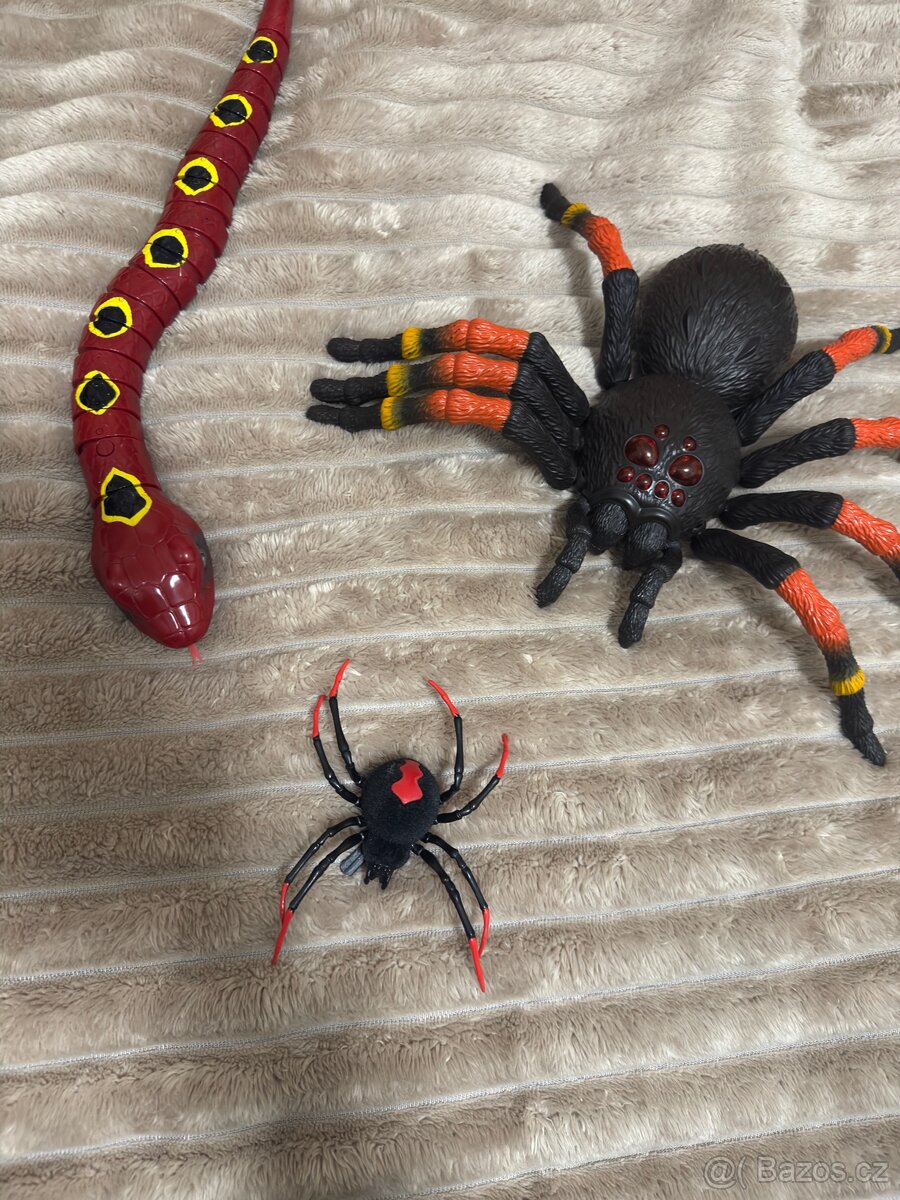 Hračky – pavouci a had (realistické) - 2